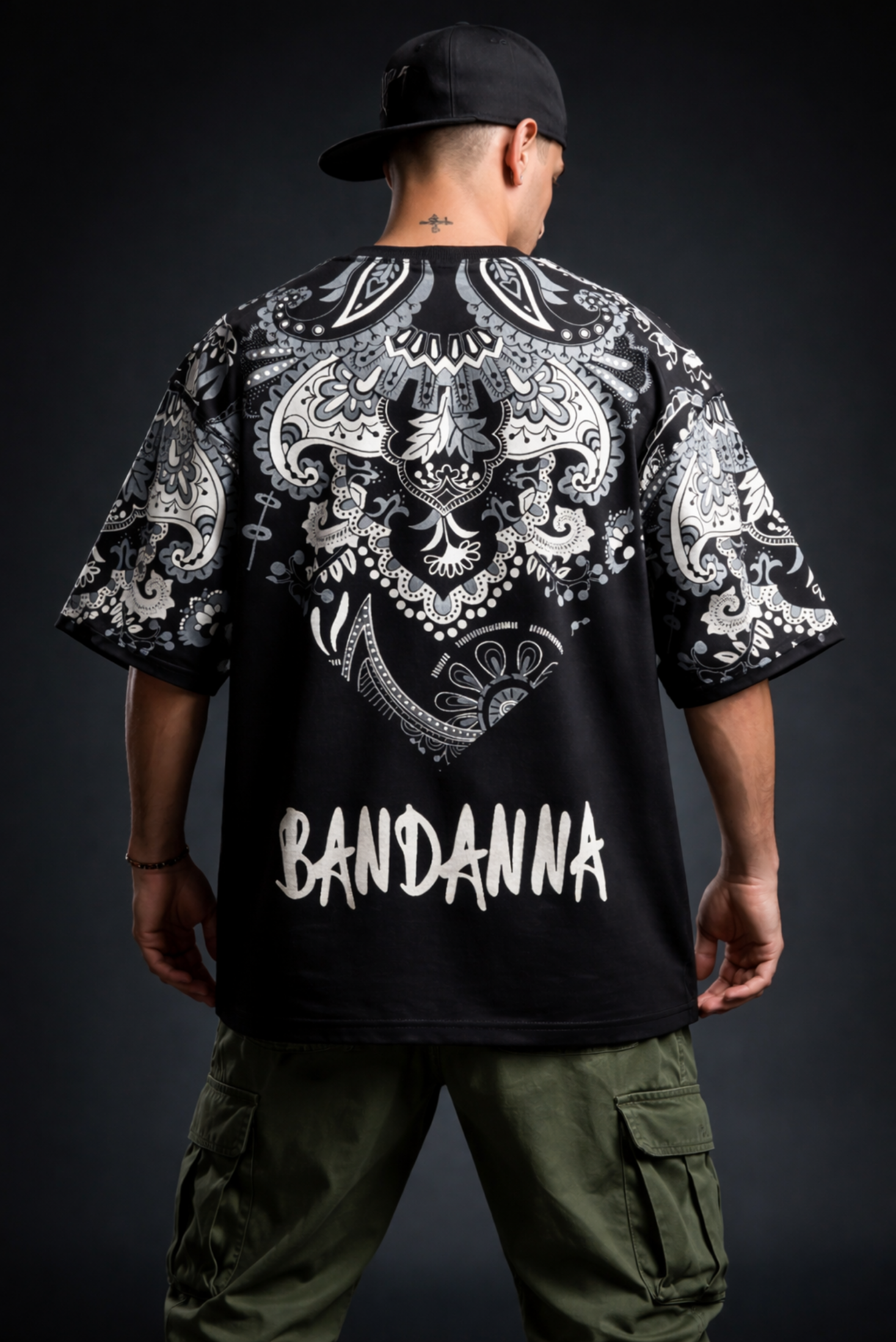 Bandanna Graphic Oversized T-Shirt – Black