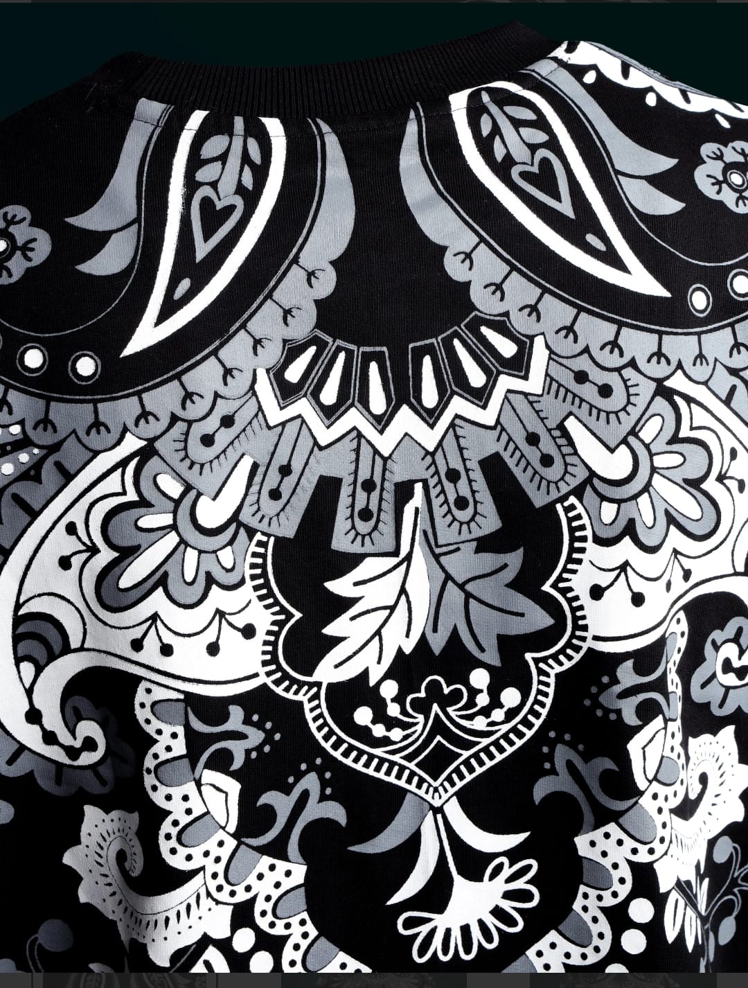 Bandanna Graphic Oversized T-Shirt – Black