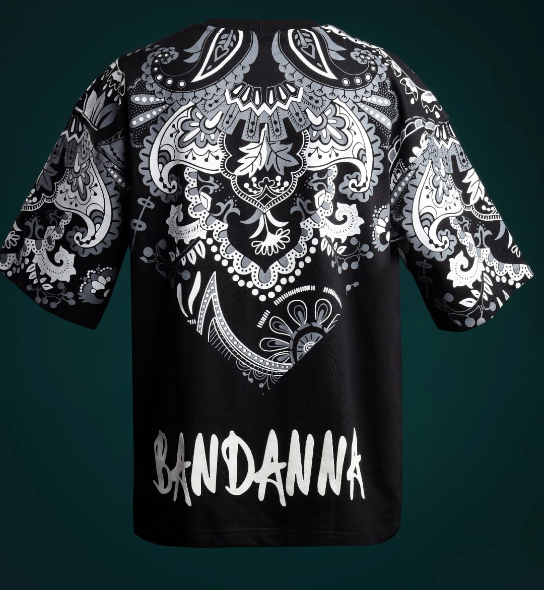 Bandanna Graphic Oversized T-Shirt – Black