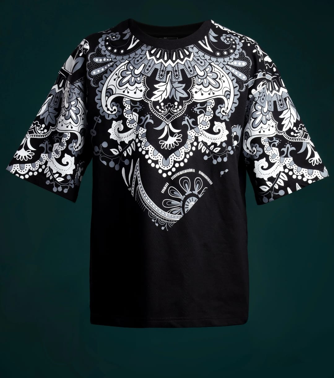 Bandanna Graphic Oversized T-Shirt – Black